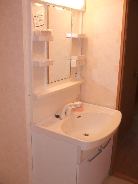 洗面設備　使いやすいシャンプードレッサーで毎朝快適☆