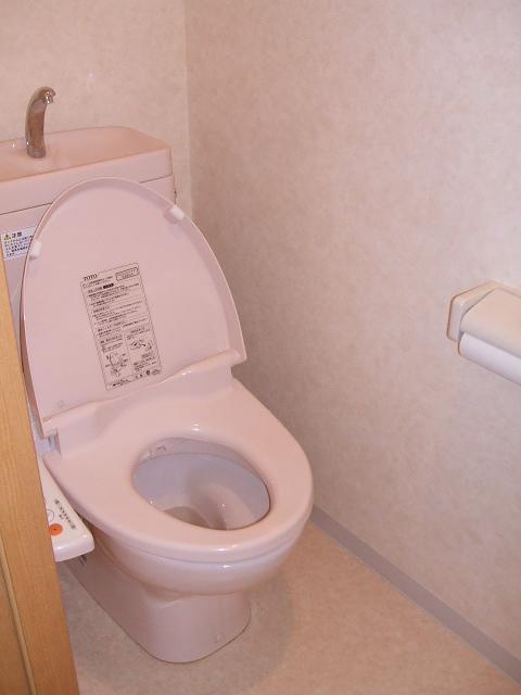 トイレ　ウォシュレットつきトイレで快適！