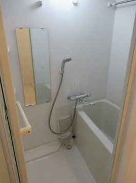 バス・シャワールーム　浴室乾燥機付きバス。