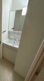 洗面設備　嬉しい独立洗面台付き。