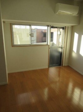 居室・リビング　7.2帖のきれいな洋室。