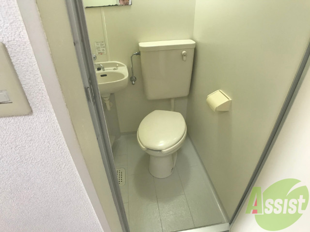 トイレ　ユニットバス。トイレ掃除が楽そうですね。