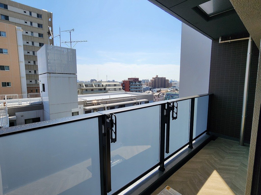 バルコニー　強化ガラスバルコニー写真７Ｆ