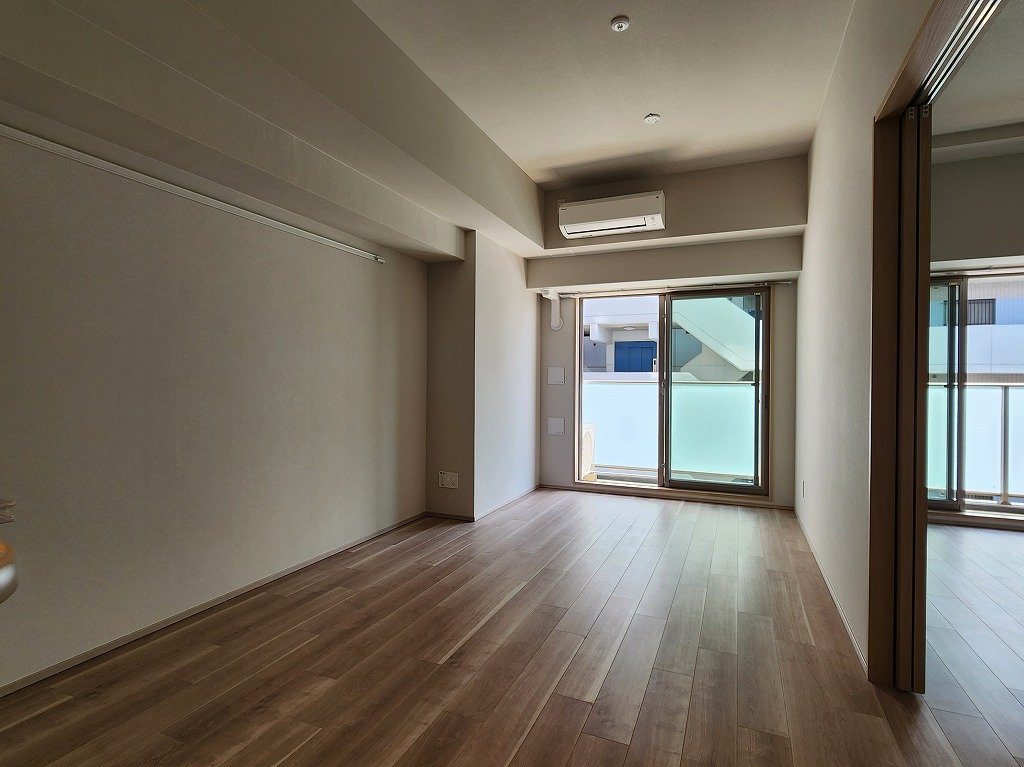 居室・リビング　ゆとりあるリビング　ピクチャーレール付