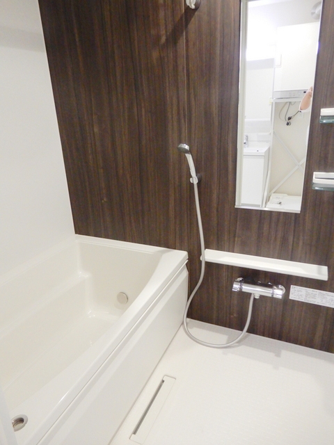 バス・シャワールーム　浴室乾燥機・追い焚き機能付き