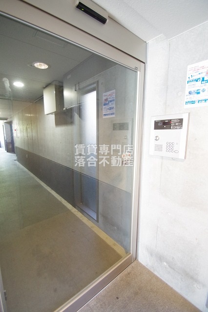 エントランス　オートロック付きで安心♪