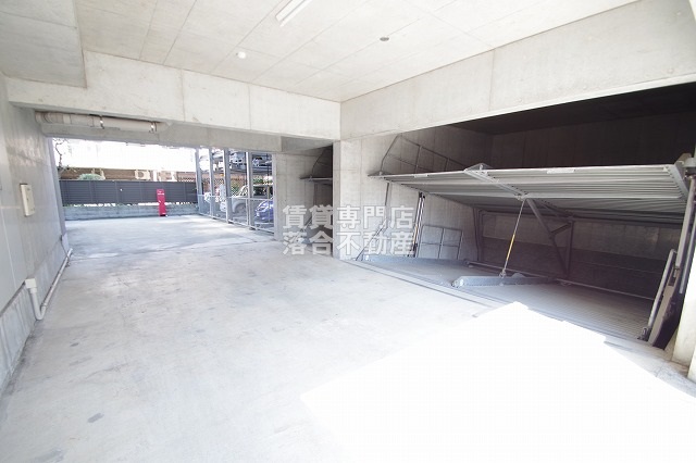 駐車場　敷地内駐車場完備