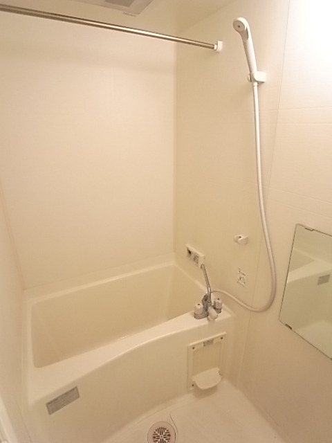 バス・シャワールーム　浴室乾燥機付きのバスルーム