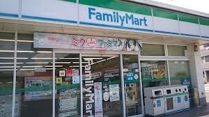 コンビニ　ファミリーマート（コンビニ）まで1200m