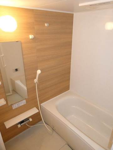 バス・シャワールーム　便利な浴室乾燥機付きバスルーム！