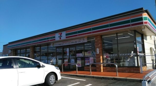 コンビニ　セブンイレブン（コンビニ）まで450m