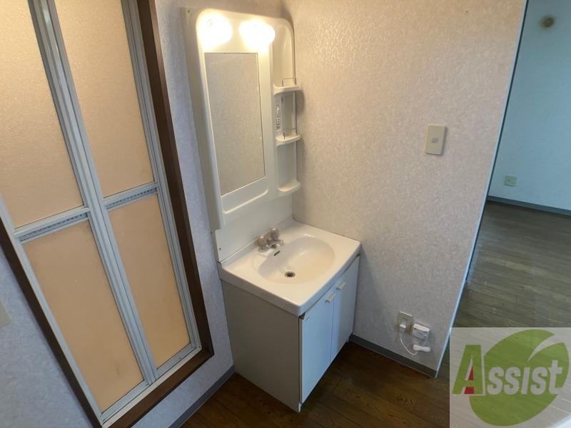 洗面設備　こちらに洗面台があります。朝の洗顔はこちらで。