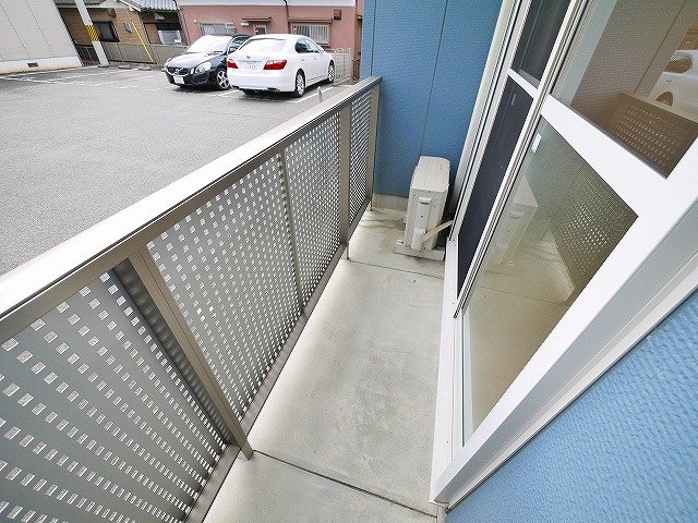 バルコニー　外からの目が気にならないバルコニーで洗濯物が干せます