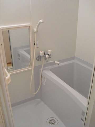 バス・シャワールーム　ゆとりのあるお風呂で疲れをとりましょう