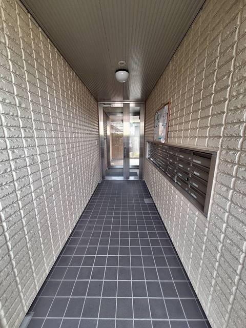 ロビー　オートロック完備のエントランス