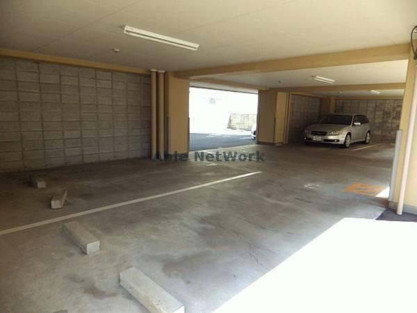 駐車場　駐車場