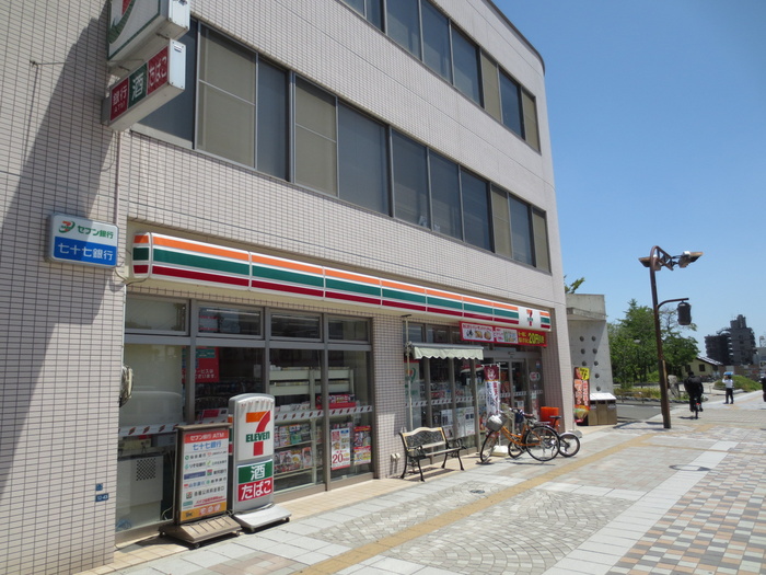 コンビニ　セブン・イレブン榴ヶ岡４丁目店（コンビニ）まで107m