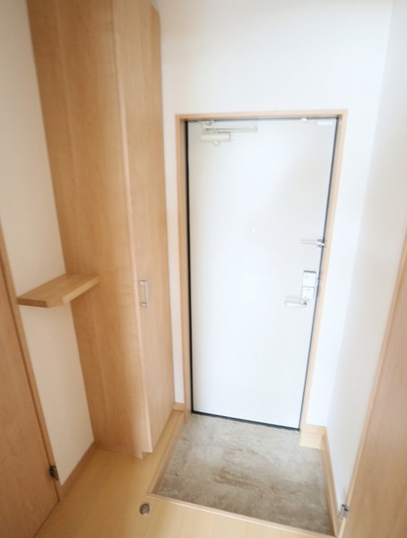 玄関　※別号室の写真です