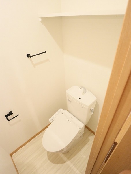 トイレ　※別号室の写真です