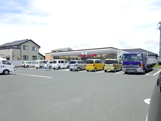 コンビニ　セブンイレブン（コンビニ）まで520m