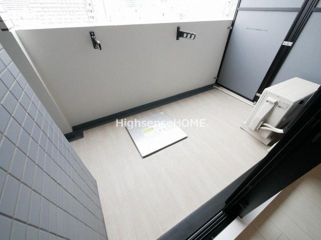 バルコニー　暖かな日差しのふりそそぐバルコニー