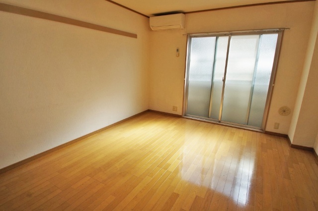 居室・リビング　二面採光で明るい☆