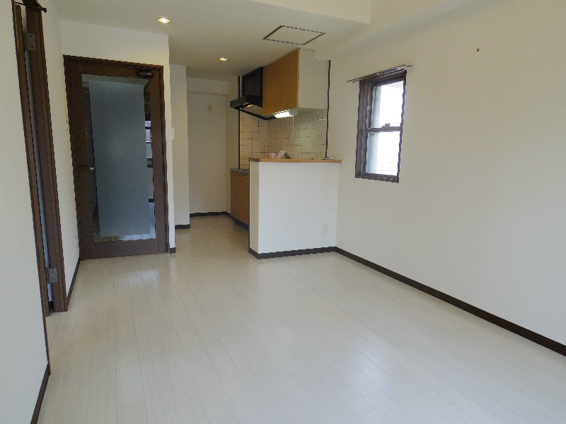 居室・リビング　カウンターキッチンのリビング