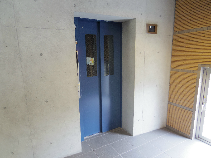 ロビー　エレベーター付