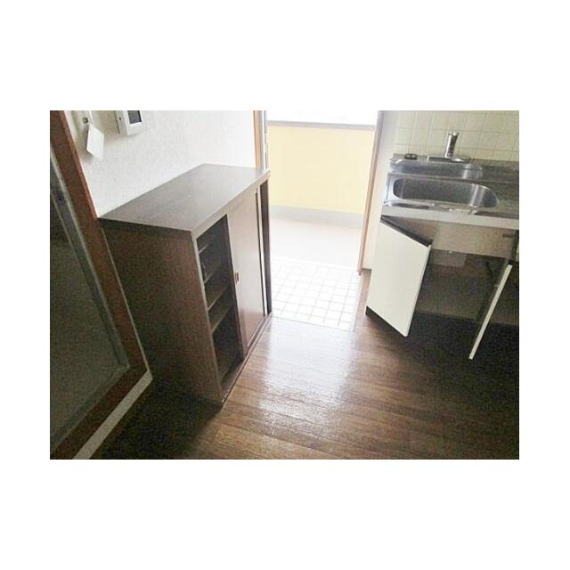 キッチン　同タイプの別フロアの写真となります。