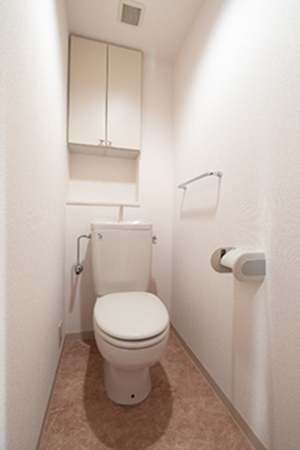 トイレ　※写真は同タイプ住戸です。