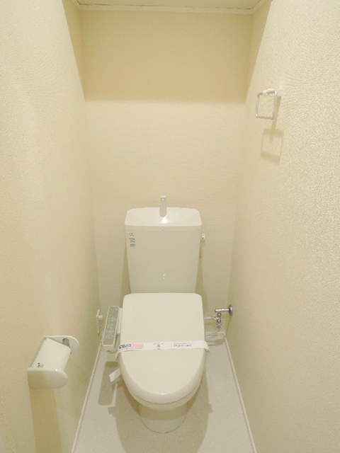 トイレ　トイレは嬉しい温水洗浄便座