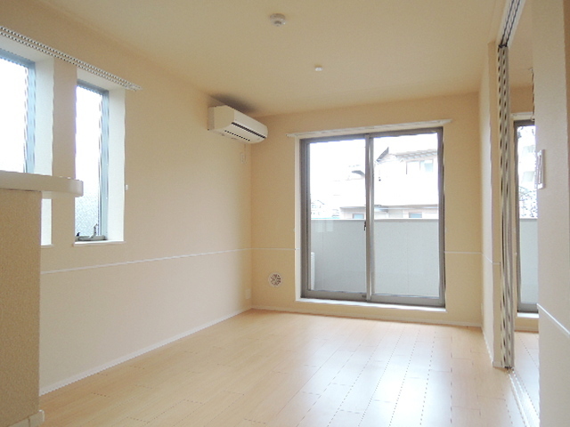 居室・リビング　２Ｆ南東向き角部屋２面採光　　リビング１２．２帖