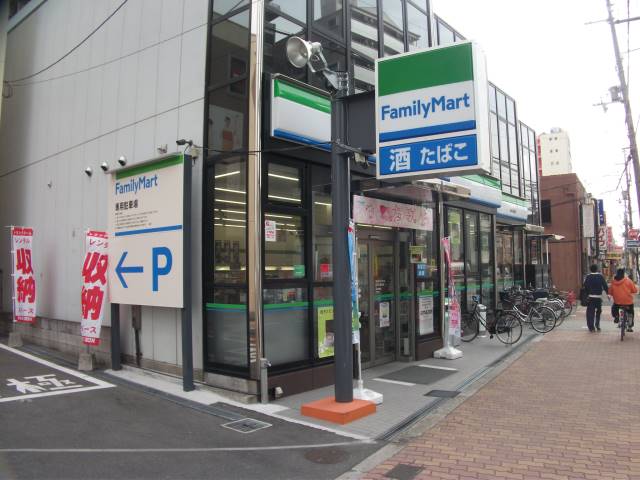 コンビニ　ファミリーマート（コンビニ）まで498m