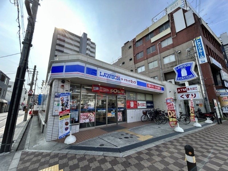コンビニ　ローソンドラッグミック庄内店（コンビニ）まで33m