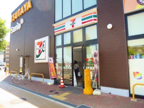 コンビニ　セブンイレブン薬師町店（コンビニ）まで447m
