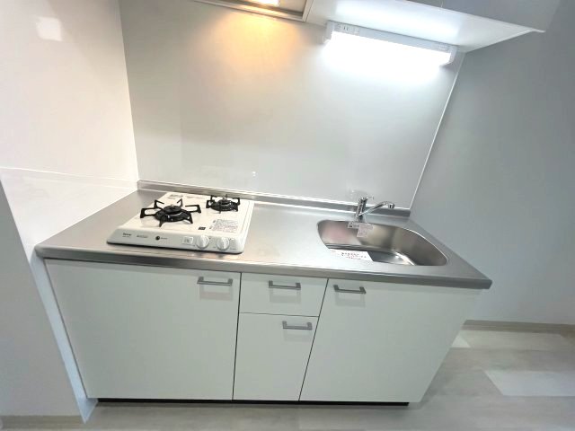 キッチン　写真は、他部屋の同間取りとなっております。