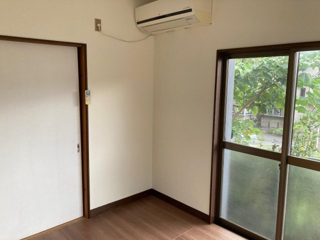 居室・リビング　日当たりと眺望よし、隣の和室とは引き戸で仕切れます