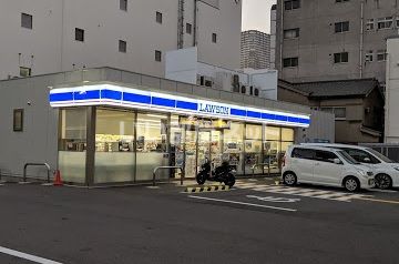 コンビニ　ローソン 新町四丁目店（コンビニ）まで243m