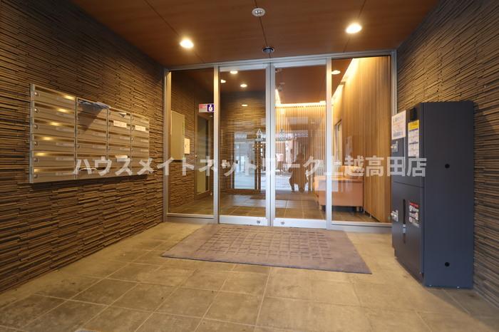 エントランス　エントランス