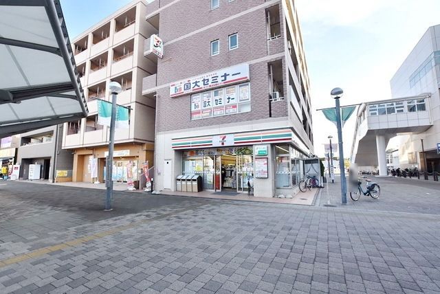 コンビニ　セブンイレブン浦和美園駅前店（コンビニ）まで668m