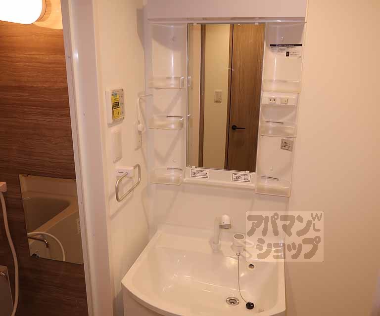 洗面設備　３０７号室の室内写真です