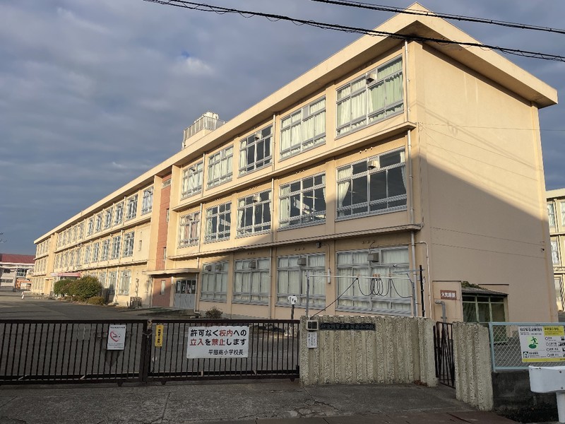 小学校　加古川市立平岡南小学校（小学校）まで985m