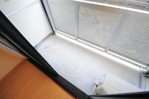 バルコニー　屋根付きバルコニーで洗濯物も干しやすいです