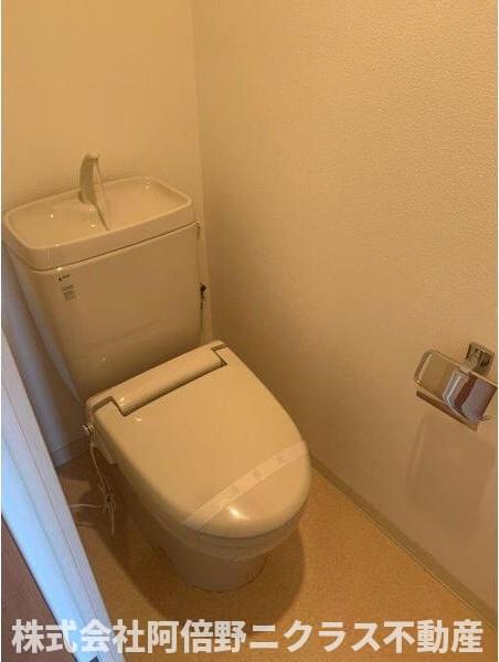 トイレ　内装は別部屋の参考写真です。