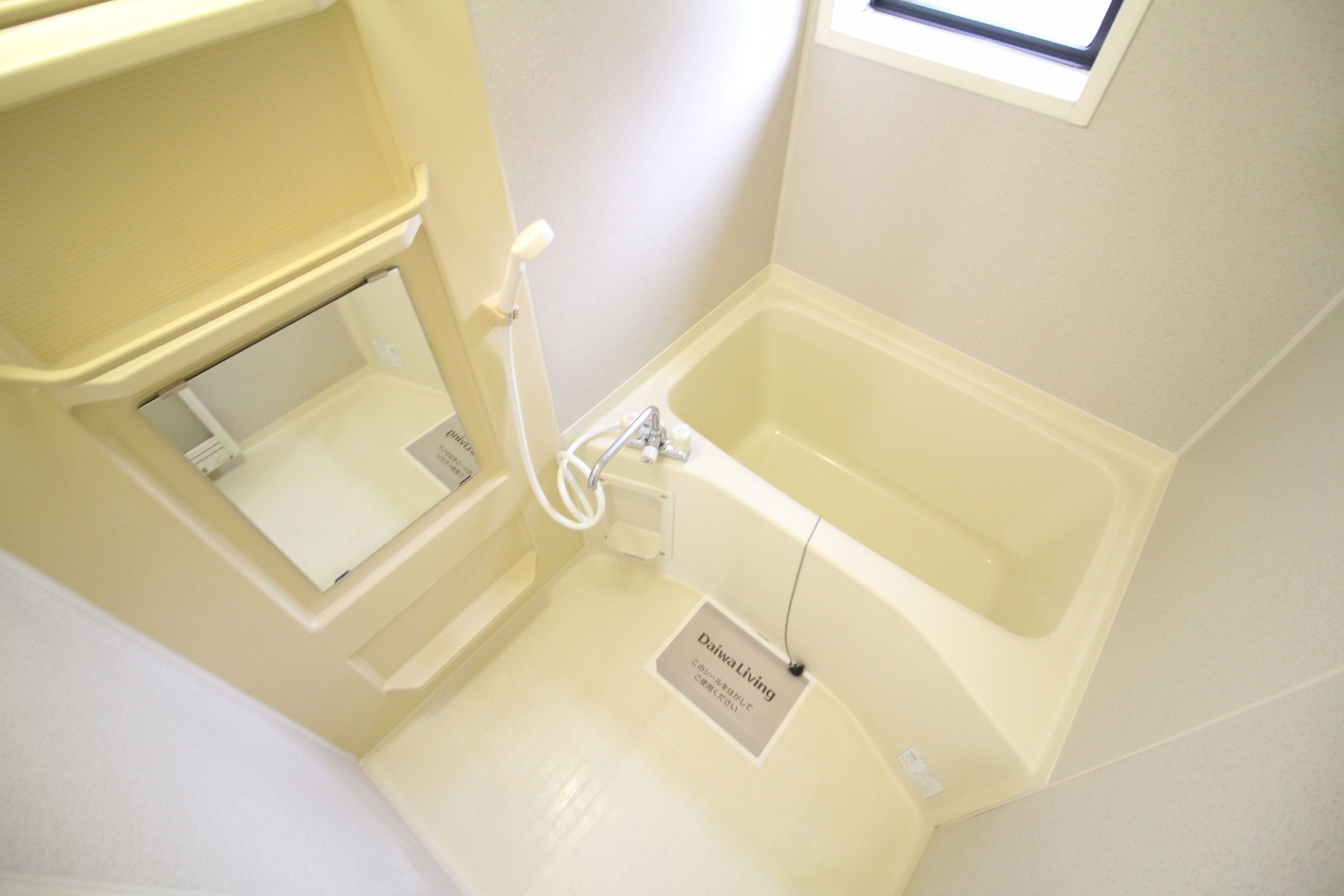 バス・シャワールーム　窓があるので換気にも便利♪