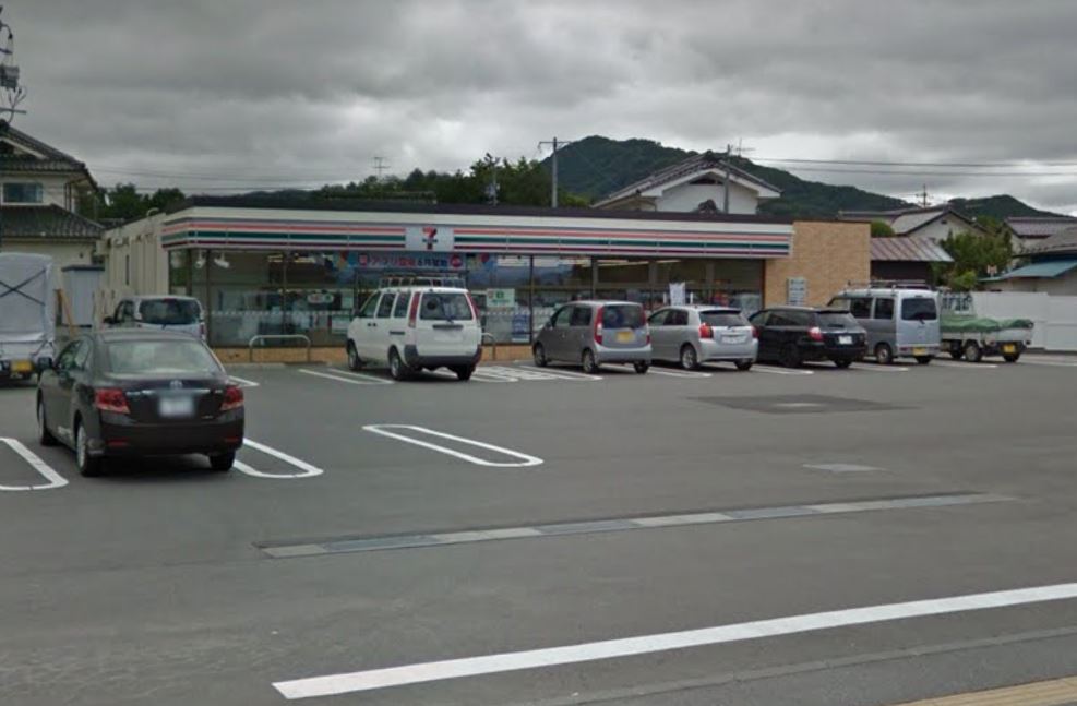 コンビニ　セブンイレブン佐久小田井店（コンビニ）まで944m