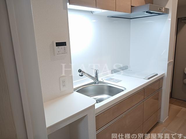 キッチン　同型タイプのお写真です。実際の色や仕様が相違する場合がありま