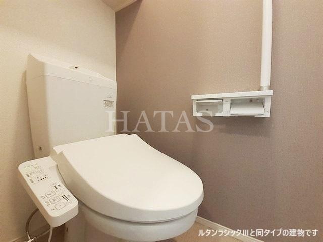 トイレ　同型タイプのお写真です。実際の色や仕様が相違する場合がありま