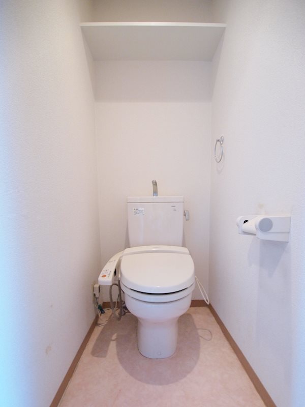 トイレ　ウォシュレット付きです。