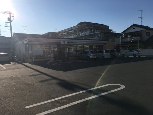 コンビニ　セブン-イレブン東松山箭弓町店（コンビニ）まで609m